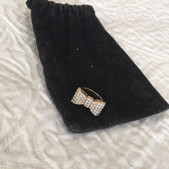 Rhinestone Bow Ring - Picture 2 of 5
